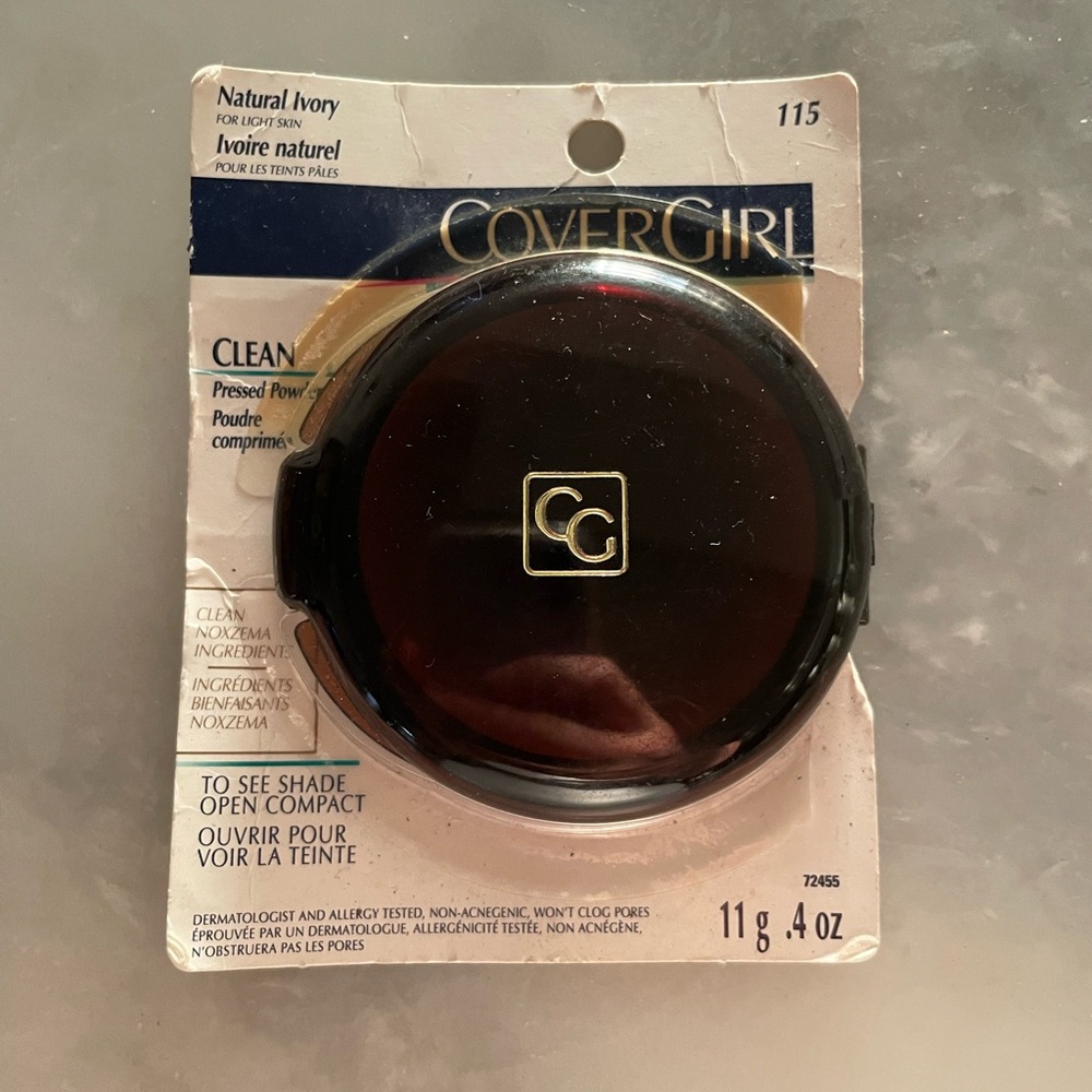 COVERGIRL Clean Pressed Powder Normal Skin Compact 115 Natural Ivory